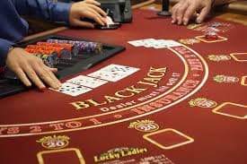 er777 apk Texas Hold'em poker table interface on mobile phone